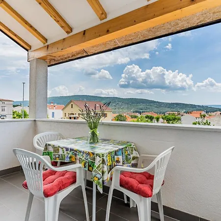 Livia Апартаменты Црес