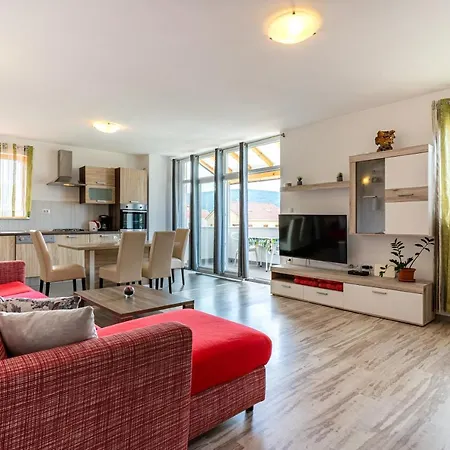 Livia Apartment *